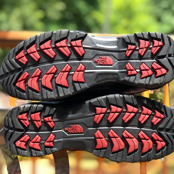 The North Face waterproof insulated mens size 11 snow boots main image 4
